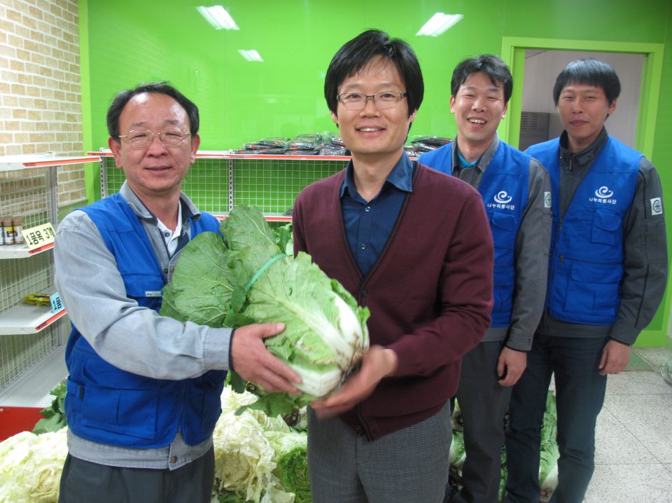 11월 25일 대구환경 시설공단 나누미 봉사단 김장배추 전달.사진