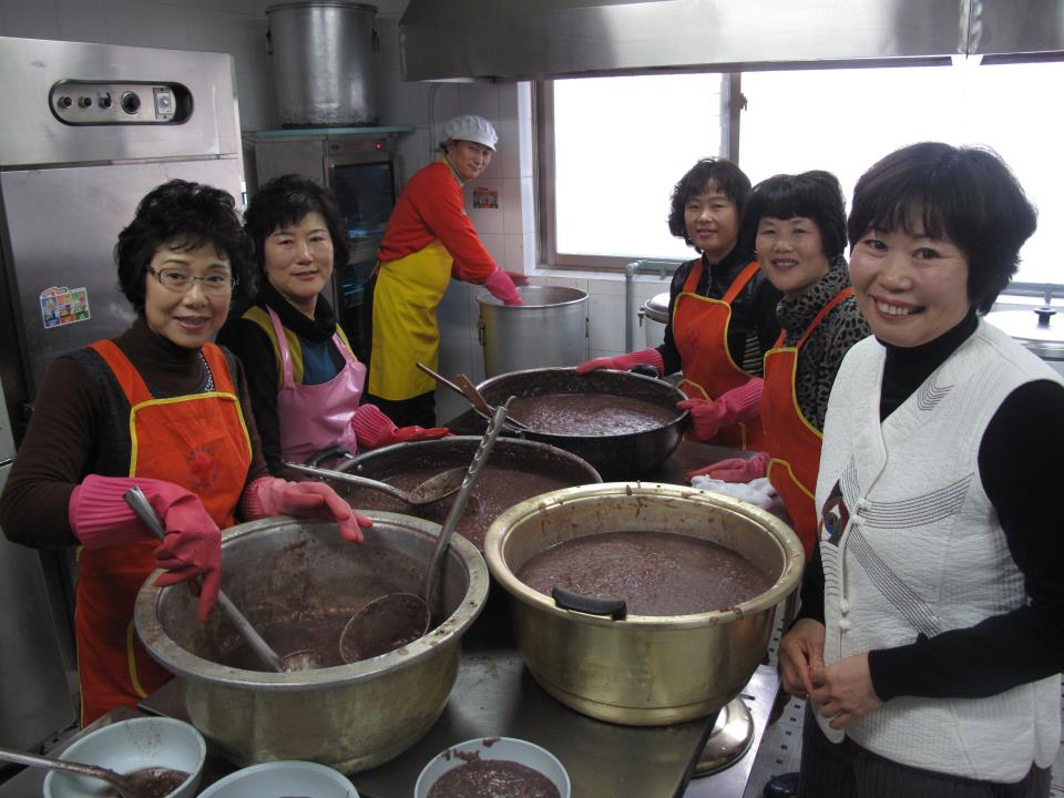 여래선원 동지 맞이 팥죽 나눔.사진