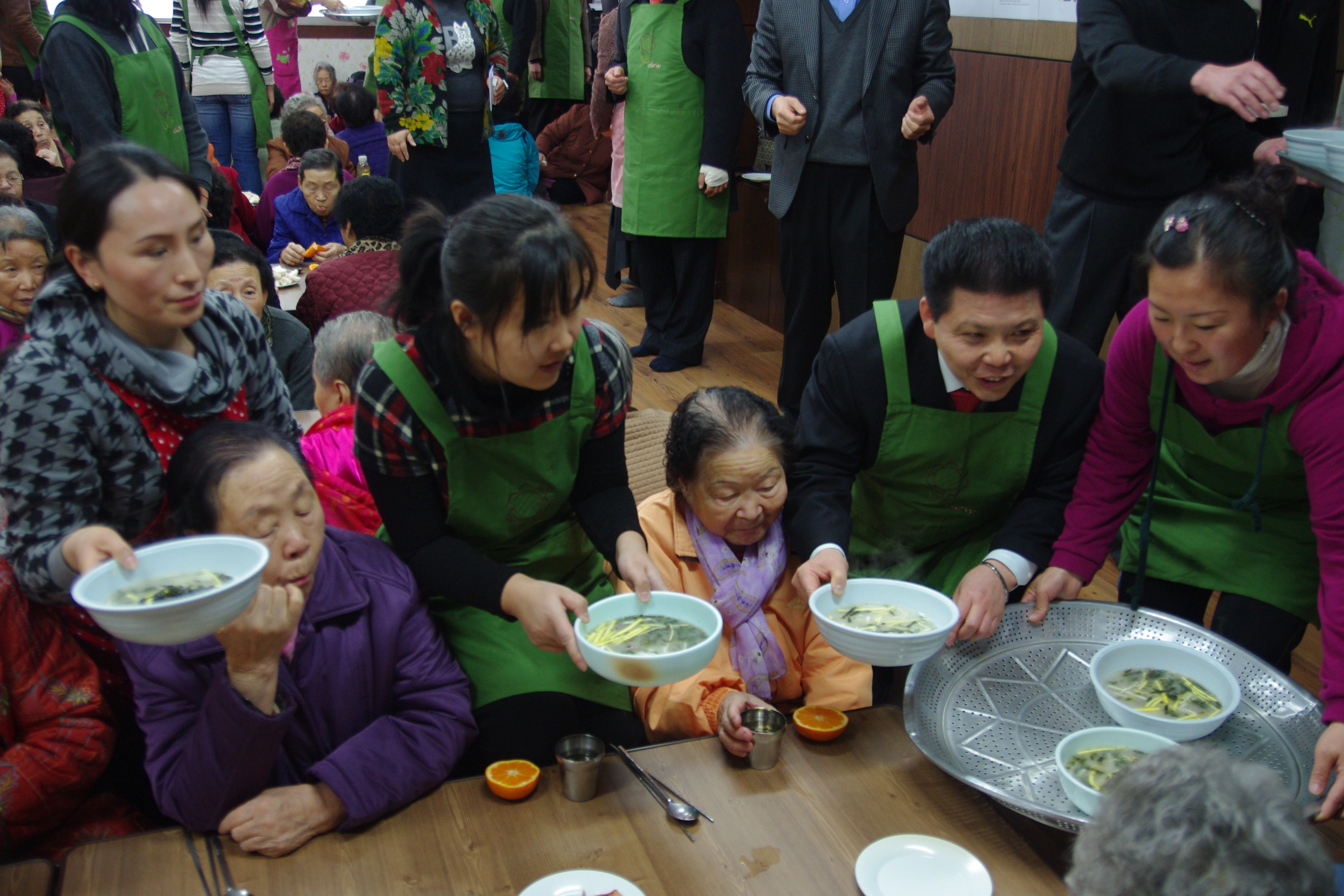 성서경찰서 외국인 인권상담위원회 지원 설맞이 떡국나눔 봉사활동 실사진