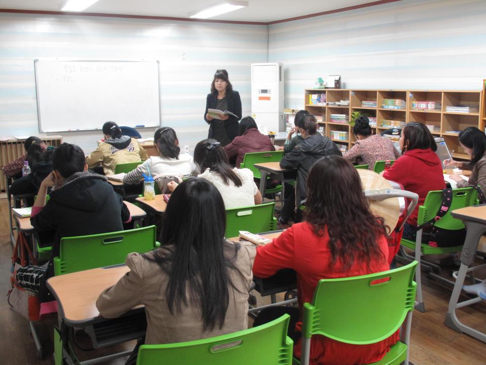 2012년 성인문해교육지원사업으로 결혼이민자 한국어배움터(초급, 중사진