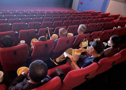 1인중장년 사회적 관계망 형성 프로그램 '뭉치면 산다' 영화관람 진행(상반기)